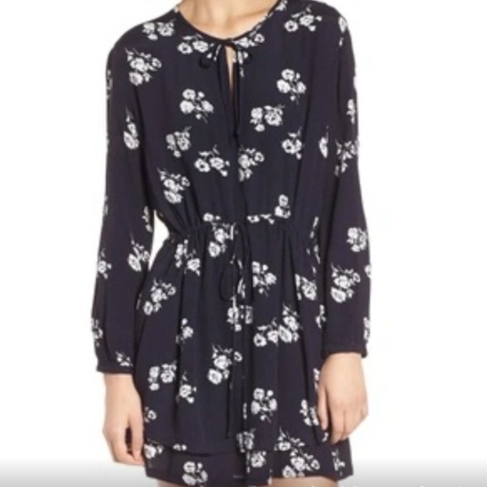 Rails Navy Blue and Ahite Floral Long Sleeve Short Above Knee Dress